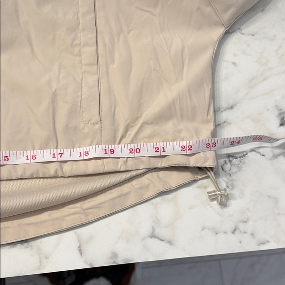 NWT New Balance Beige Cropped Hooded Windbreaker Jacket - L - Picture 7 of 8
